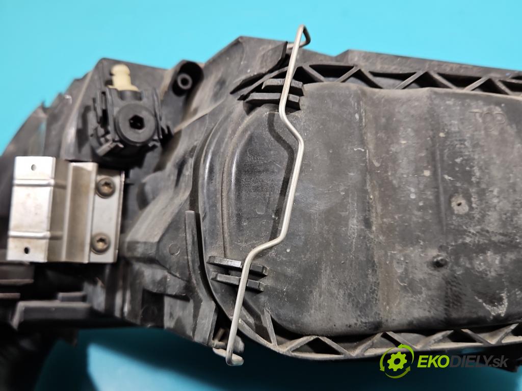 Volvo S40 II 2004-2012 2.0 hdi 136 HP manual 100 kW 1997 cm3 4- Reflektor: pravý 30698880 (Pravé)