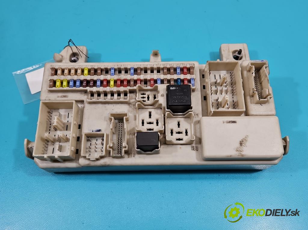 Volvo S40 II 2004-2012 2.0 hdi 136hp manual 100 kW 1997 cm3 4- skříňka pojistková 8690719 (Pojistkové skříňky)