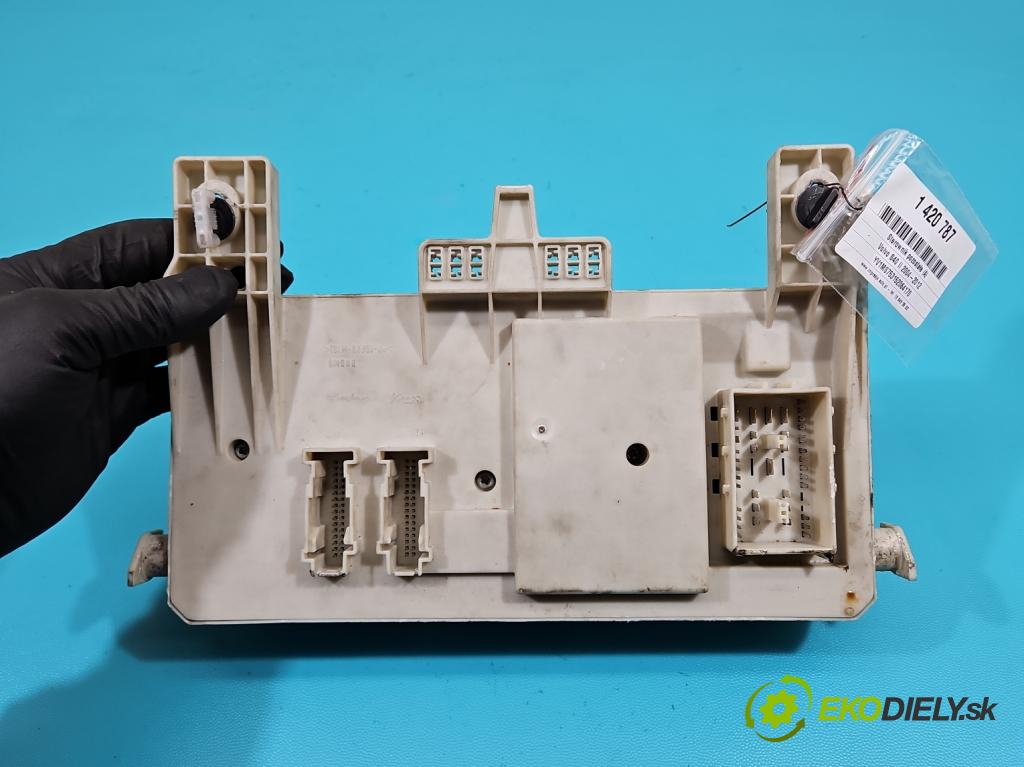 Volvo S40 II 2004-2012 2.0 hdi 136hp manual 100 kW 1997 cm3 4- skříňka pojistková 8690719 (Pojistkové skříňky)