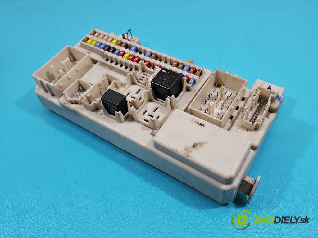 Volvo S40 II 2004-2012 2.0 hdi 136hp manual 100 kW 1997 cm3 4- skříňka pojistková 8690719 (Pojistkové skříňky)