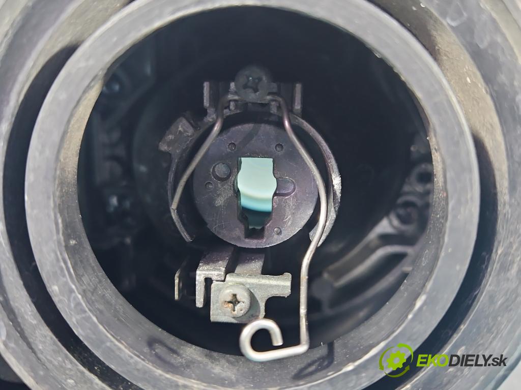 Honda Civic VII 2000-2006 1.6 VTEC 16v 110 HP manual 81 kW 1590 cm3 3- Reflektor: pravý  (Pravé)