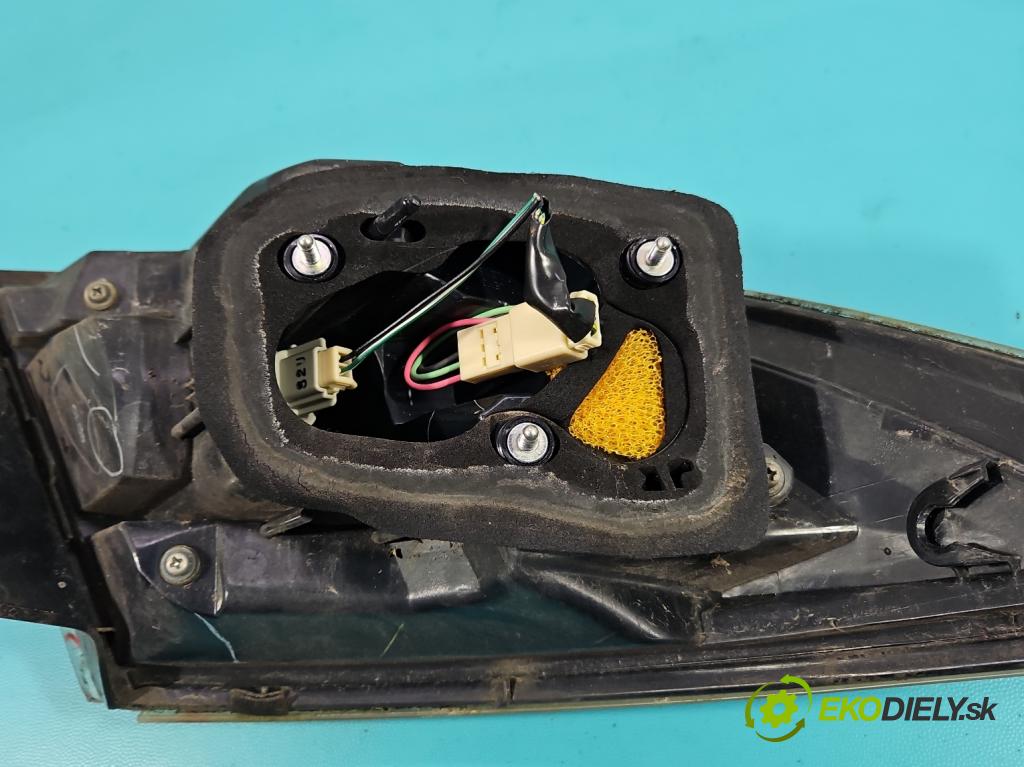 Mazda 6 II GH 2007-2012 2.0 CITD 140 HP manual 103 kW 1998 cm3 5- svetlo / reflektor zadné pravé  (Kľučka dverí ostatné)