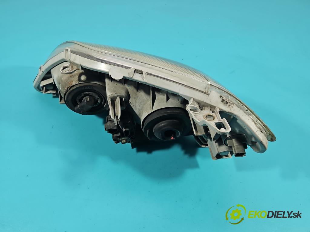 Toyota Corolla E12 2001-2009 2.0 d4d 90 HP manual 66 kW 1995 cm3 5- Reflektor: pravý  (Pravé)