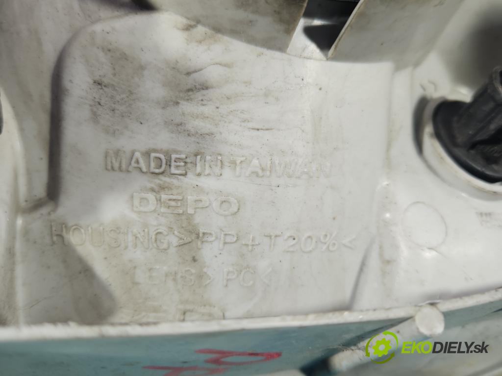 Toyota Corolla E12 2001-2009 2.0 d4d 90 HP manual 66 kW 1995 cm3 5- Reflektor: pravý  (Pravé)