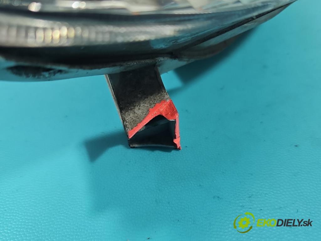 Toyota Corolla E12 2001-2009 2.0 d4d 90 HP manual 66 kW 1995 cm3 5- Reflektor: pravý  (Pravé)