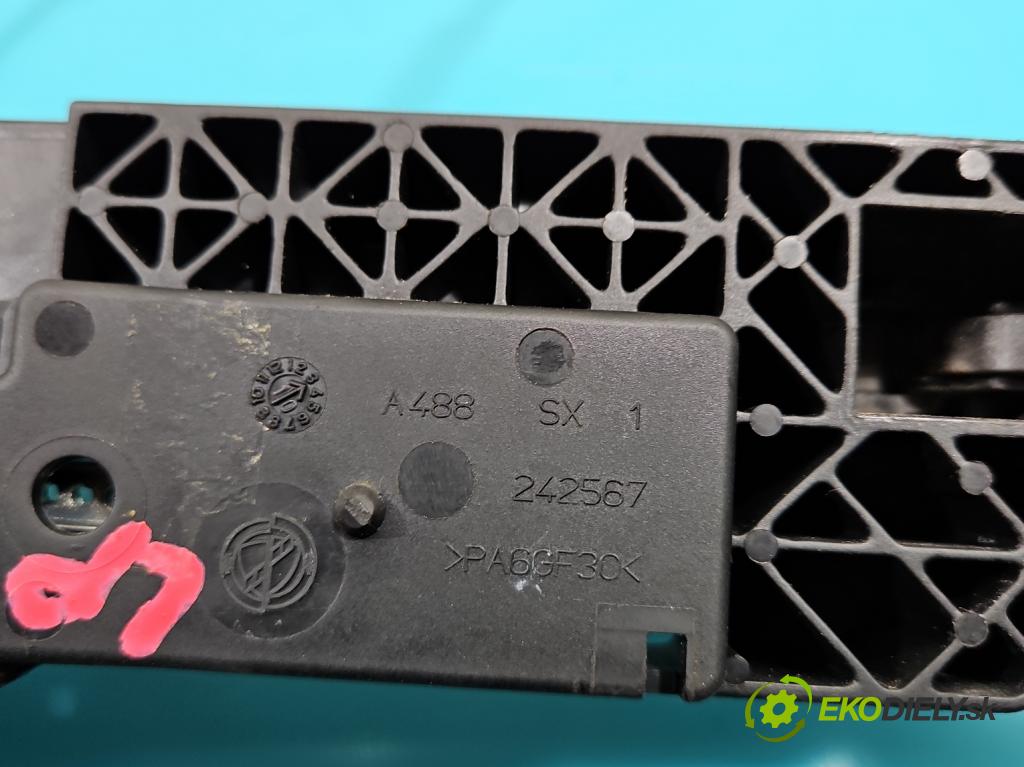 Fiat Bravo II 2007-2014 1.4 T-JET: 120 HP manual 88 kW 1368 cm3 5- rukoväť predné ľavé mimo: 242567 (Vonkajšie predné ľavé)