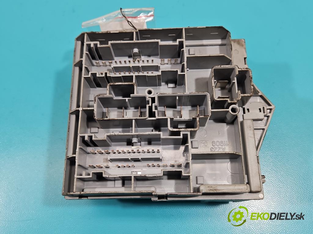 Fiat Bravo II 2007-2014 1.4 T-JET 120 hp manual 88 kW 1368 cm3 5- skříňka pojistková 51790930 (Pojistkové skříňky)