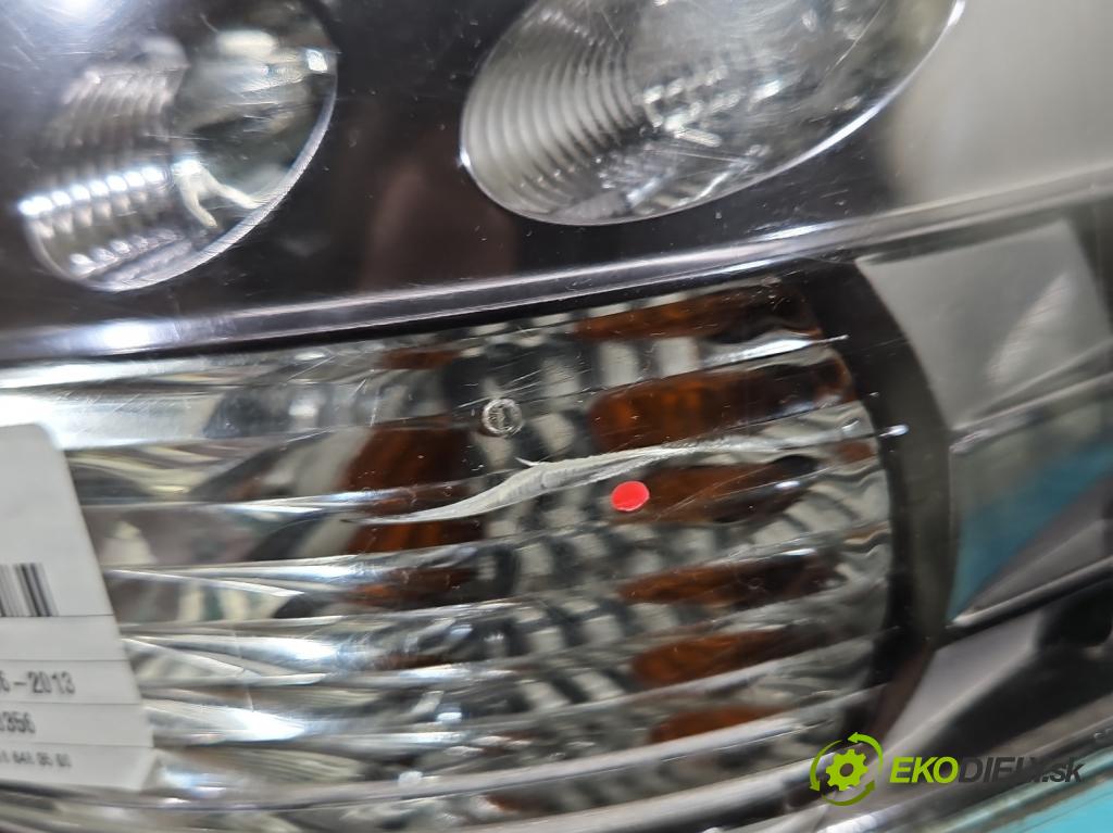 Mitsubishi Outlander II 2006-2013 2.0 DI-D 140 HP manual 103 kW 1968 cm3 5- svetlo / reflektor zadné pravé  (Kľučka dverí ostatné)