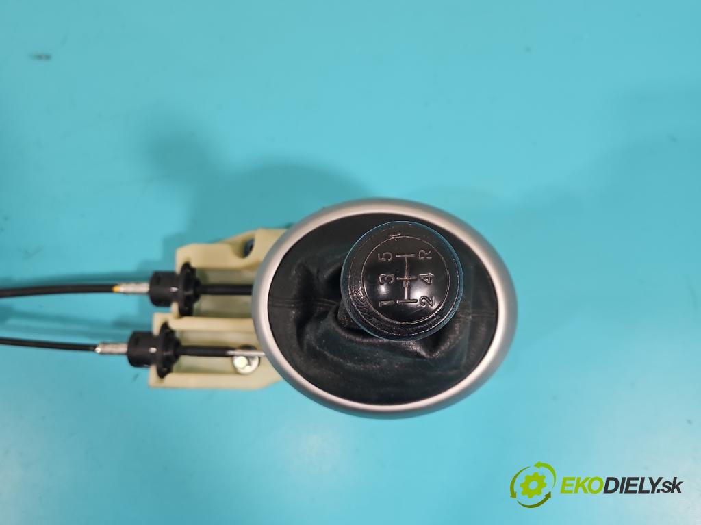 Hyundai I20 I 2008-2014 1.2 16v 78 HP manual 57,2 kW 1248 cm3 5- Páka: Změny: stupeň,rýchlosť  (Rýchlostná páka (kulisa))