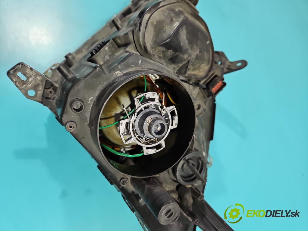 Opel Signum 2.2 dti 125 HP manual 92 kW 2172 cm3 5- Reflektor: pravý  (Pravé)