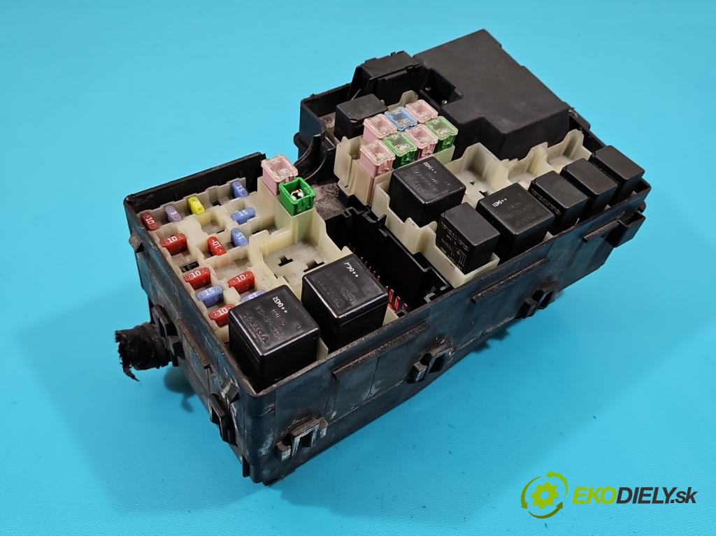 Volvo S60 I 2000-2010 2.4 D5 163 hp automatic 120 kW 2401 cm3 4- skříňka pojistková 8688040 (Pojistkové skříňky)