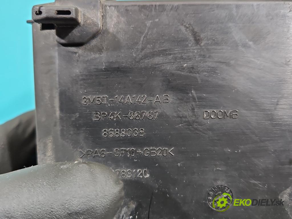 Volvo S60 I 2000-2010 2.4 D5 163 hp automatic 120 kW 2401 cm3 4- skříňka pojistková 8688040 (Pojistkové skříňky)