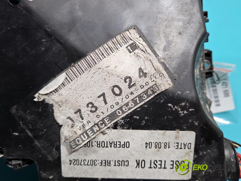 Volvo S60 I 2000-2010 2.4 D5 163 hp automatic 120 kW 2401 cm3 4- skříňka pojistková 8688040 (Pojistkové skříňky)