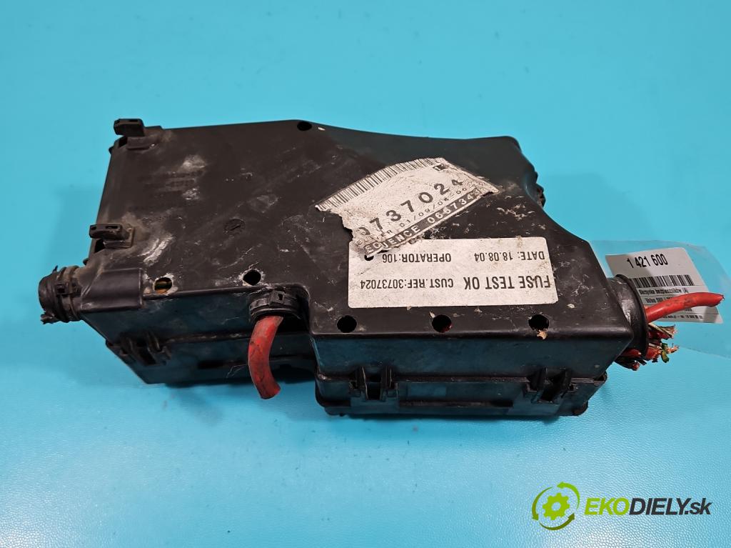 Volvo S60 I 2000-2010 2.4 D5 163 hp automatic 120 kW 2401 cm3 4- skříňka pojistková 8688040 (Pojistkové skříňky)