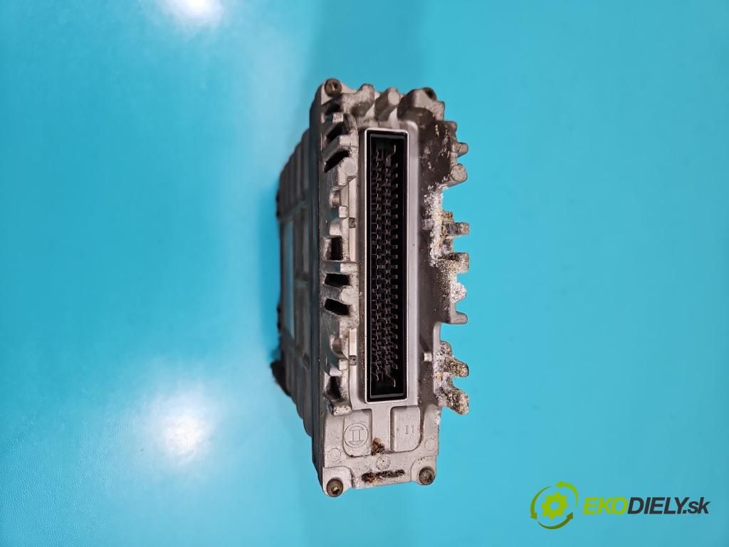 Vw Passat B4 1993-1997 1.6 8V 101 HP manual 74 kW 1595 cm3 5- riadiaca jednotka motora 0261203686