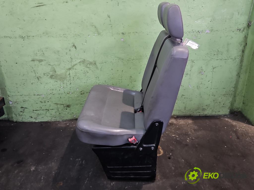 Vw Transporter T5 2003-2015 2.5 tdi 131 HP manual 96 kW 2461 cm3 5- Sedačka pravý  (Sedačky, sedadlá)