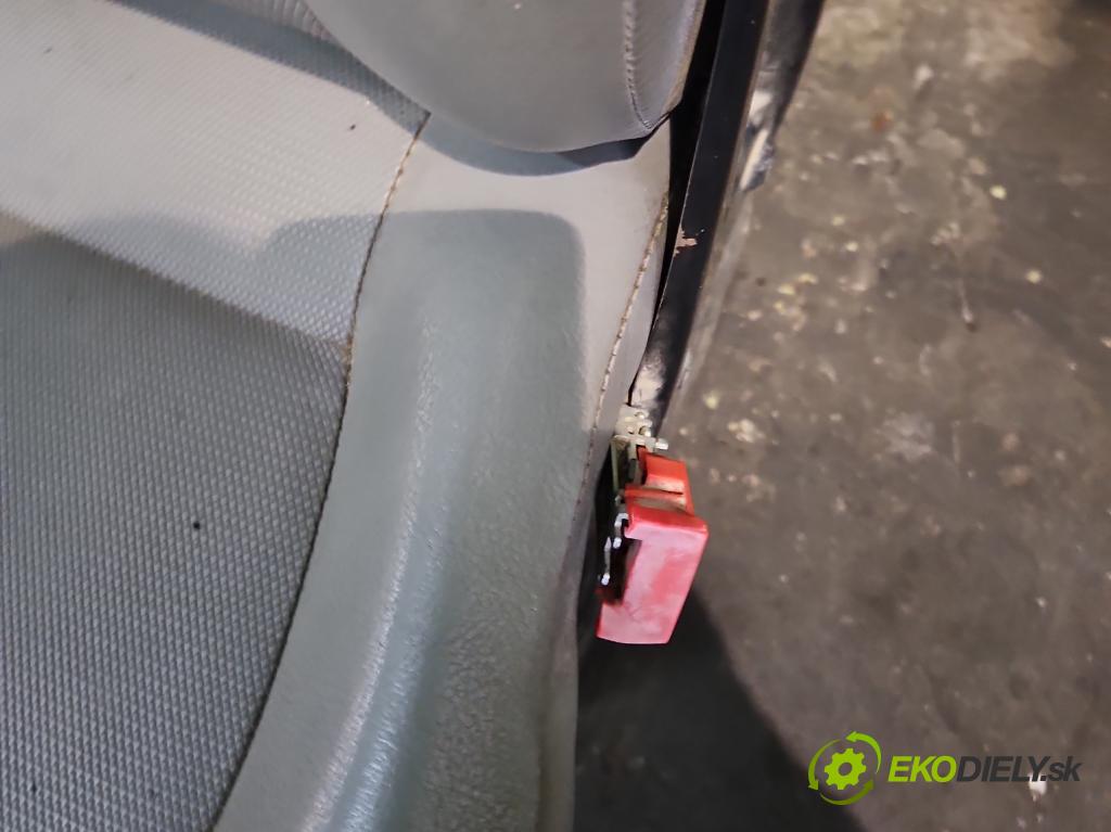 Vw Transporter T5 2003-2015 2.5 tdi 131 HP manual 96 kW 2461 cm3 5- Sedačka pravý  (Sedačky, sedadlá)