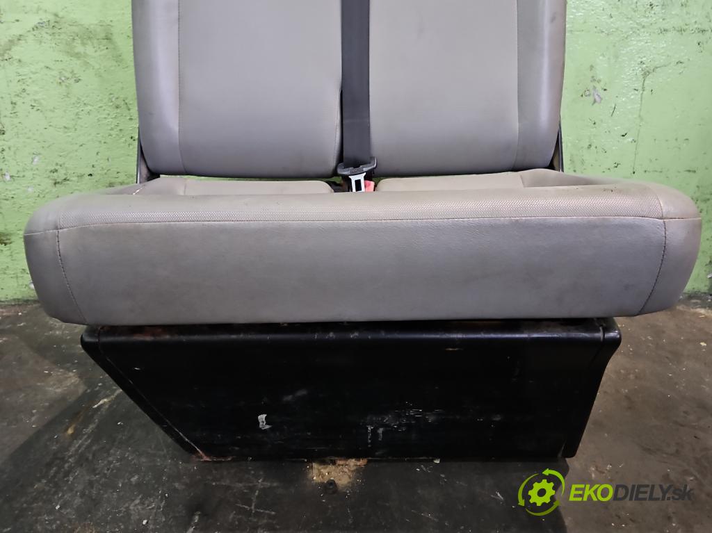 Vw Transporter T5 2003-2015 2.5 tdi 131 HP manual 96 kW 2461 cm3 5- Sedačka pravý  (Sedačky, sedadlá)
