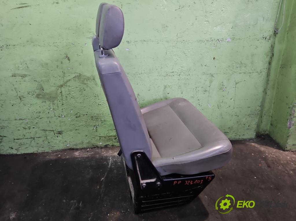 Vw Transporter T5 2003-2015 2.5 tdi 131 HP manual 96 kW 2461 cm3 5- Sedačka pravý  (Sedačky, sedadlá)