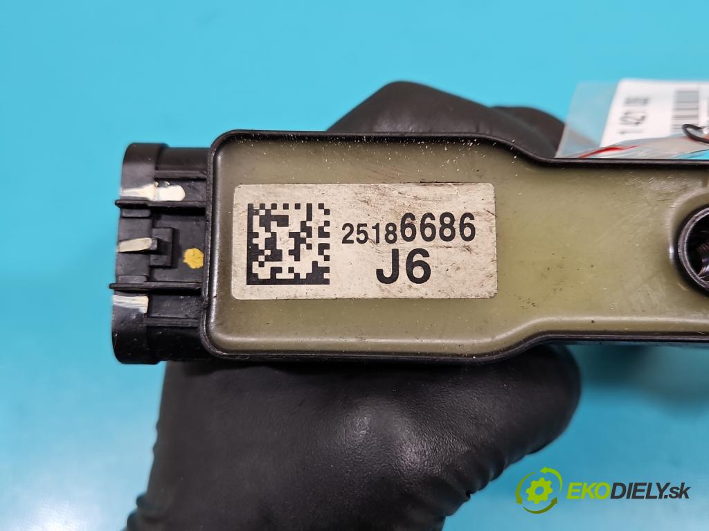 Chevrolet Cruze 1.6 16V 113 HP manual 83 kW 1598 cm3 4- cievka zapaľovacia 25186686 (Zapaľovacie cievky, moduly)