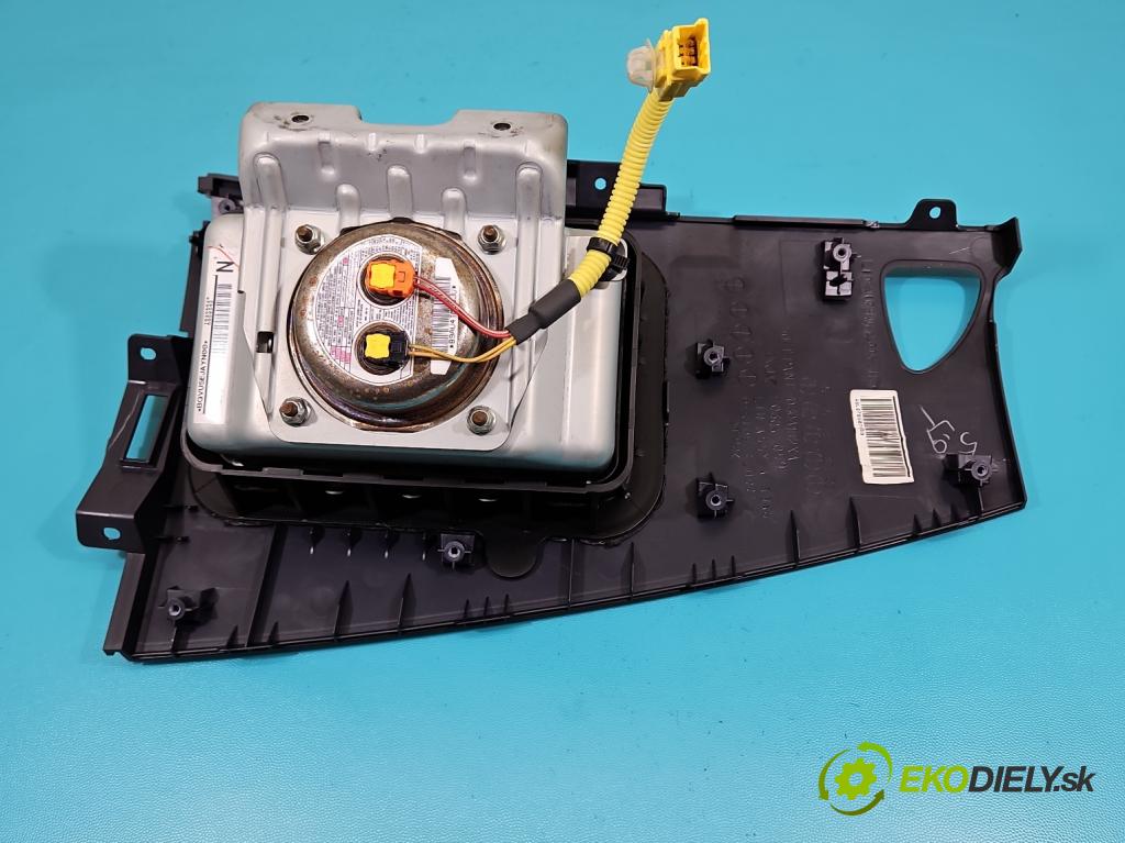 Mitsubishi Outlander II 2006-2013 2.0 DI-D 140 HP manual 103 kW 1968 cm3 5- airbag vzduch: spolujezdce: 7030A182XA (Airbag)