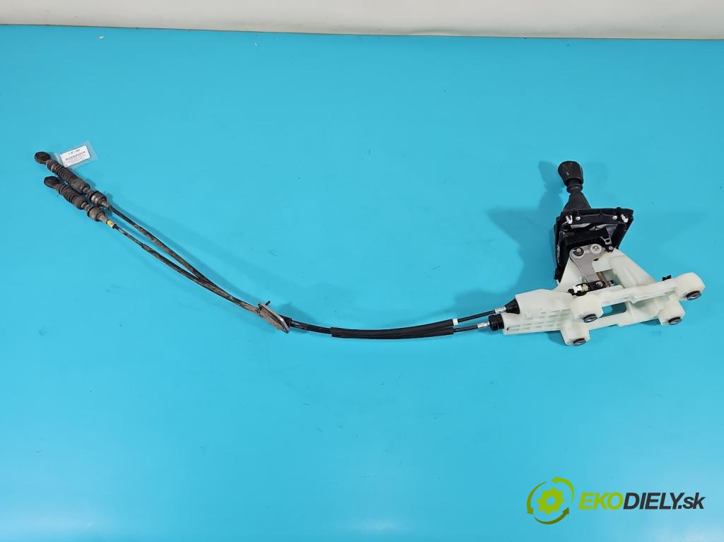 Mitsubishi Outlander II 2006-2013 2.0 DI-D 140 HP manual 103 kW 1968 cm3 5- Páka: Změny: stupeň,rýchlosť  (Rýchlostná páka (kulisa))