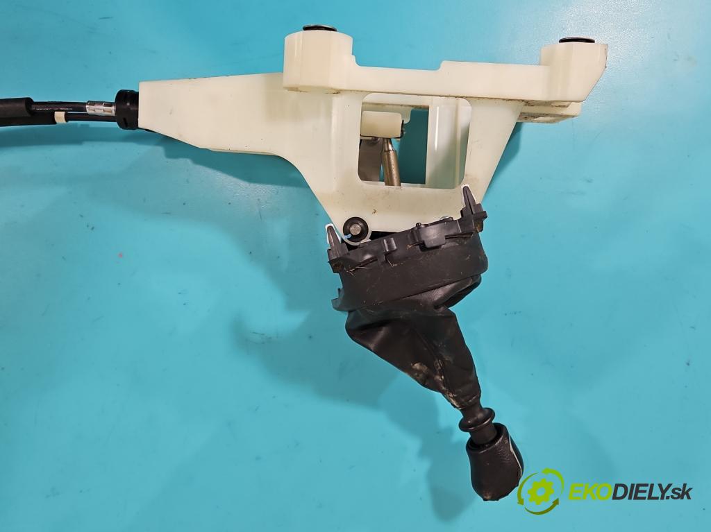 Mitsubishi Outlander II 2006-2013 2.0 DI-D 140 HP manual 103 kW 1968 cm3 5- Páka: Změny: stupeň,rýchlosť  (Rýchlostná páka (kulisa))