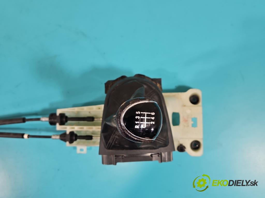 Mitsubishi Outlander II 2006-2013 2.0 DI-D 140 HP manual 103 kW 1968 cm3 5- Páka: Změny: stupeň,rýchlosť  (Rýchlostná páka (kulisa))