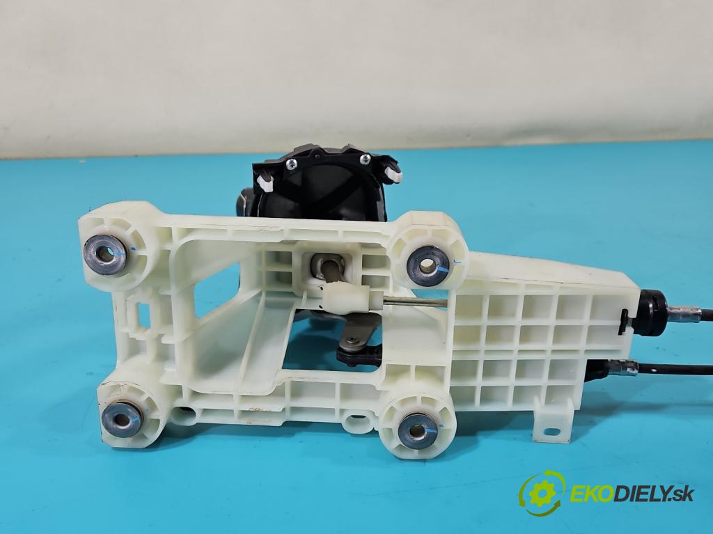 Mitsubishi Outlander II 2006-2013 2.0 DI-D 140 HP manual 103 kW 1968 cm3 5- Páka: Změny: stupeň,rýchlosť  (Rýchlostná páka (kulisa))