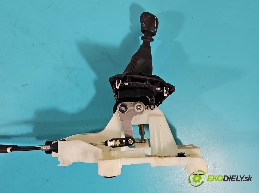 Mitsubishi Outlander II 2006-2013 2.0 DI-D 140 HP manual 103 kW 1968 cm3 5- Páka: Změny: stupeň,rýchlosť  (Rýchlostná páka (kulisa))