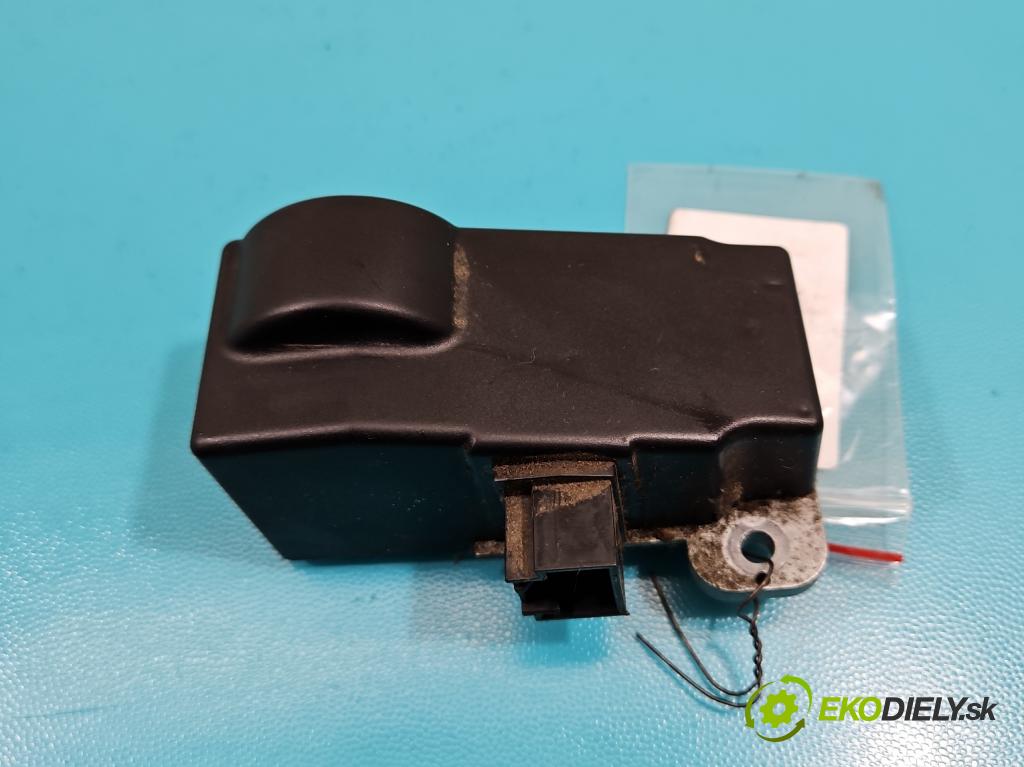 Vw Passat B6 2005-2010 1.9 TDI (BLS) 105 HP manual 77 kW 1896 cm3 5- Blokáda: řízení: 3C0905861G (Ostatné)