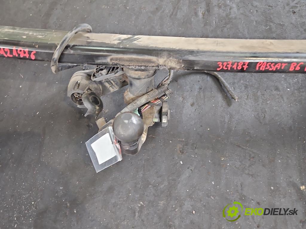 Vw Passat B6 2005-2010 1.9 TDI (BLS) 105 hp manual 77 kW 1896 cm3 5- oko tažné 3C0803880B (Tažná zařízení)