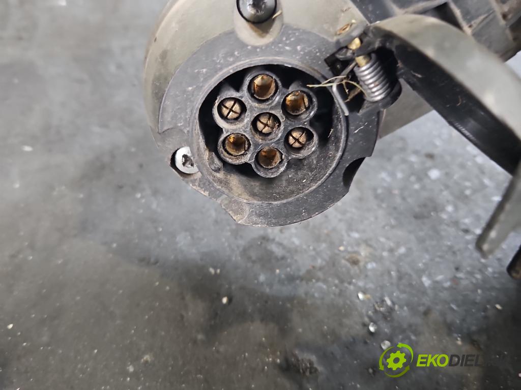 Vw Passat B6 2005-2010 1.9 TDI (BLS) 105 hp manual 77 kW 1896 cm3 5- oko tažné 3C0803880B (Tažná zařízení)