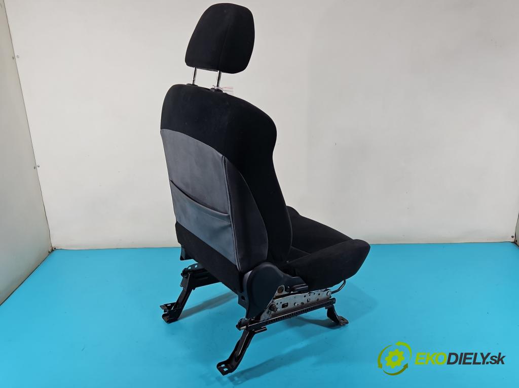 Mitsubishi Outlander II 2006-2013 2.0 DI-D 140 HP manual 103 kW 1968 cm3 5- Sedačka ľavý  (Sedačky, sedadlá)