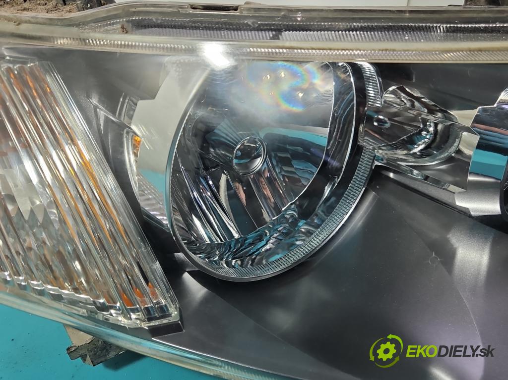 Mitsubishi Outlander II 2006-2013 2.0 DI-D 140 HP manual 103 kW 1968 cm3 5- Reflektor: pravý  (Pravé)