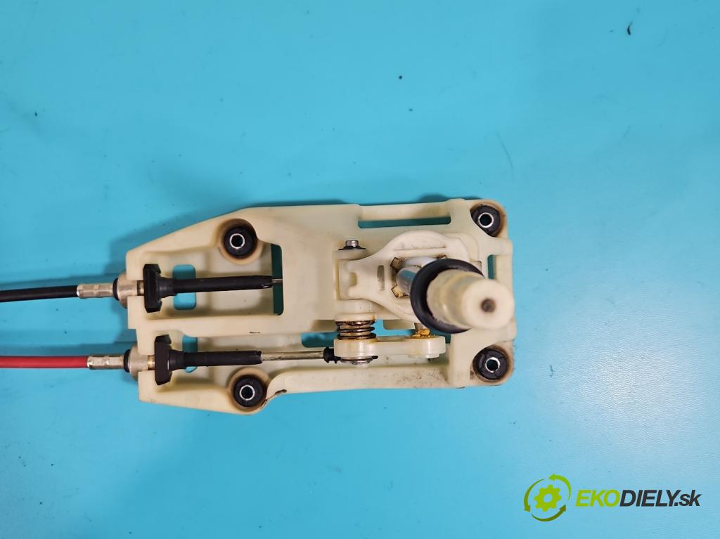 Kia Sportage II 2004-2010 2.0 16V 141 hp manual 104 kW 1975 cm3 5- kulisa změny stupňová  (Rýchlostné páky / kulisy)