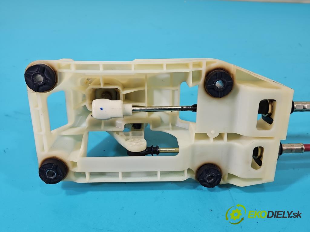 Kia Sportage II 2004-2010 2.0 16V 141 hp manual 104 kW 1975 cm3 5- kulisa změny stupňová  (Rýchlostné páky / kulisy)