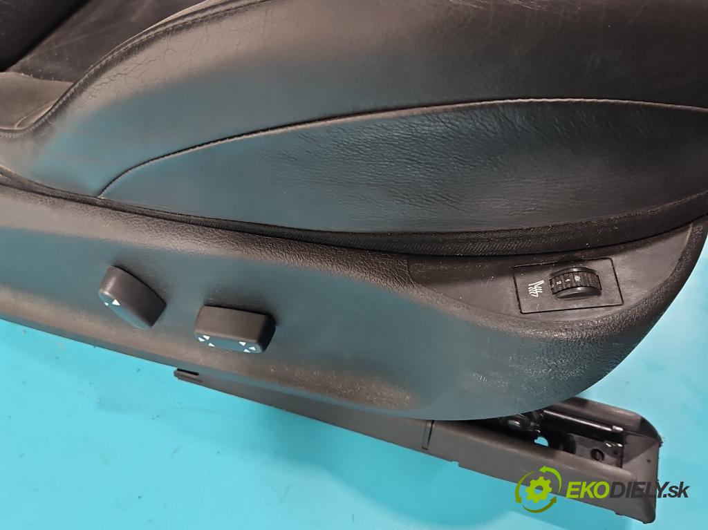 Peugeot 407 3.0 V6 manual 156 kW 2946 cm3 2- Sedačka pravý  (Sedačky, sedadlá)