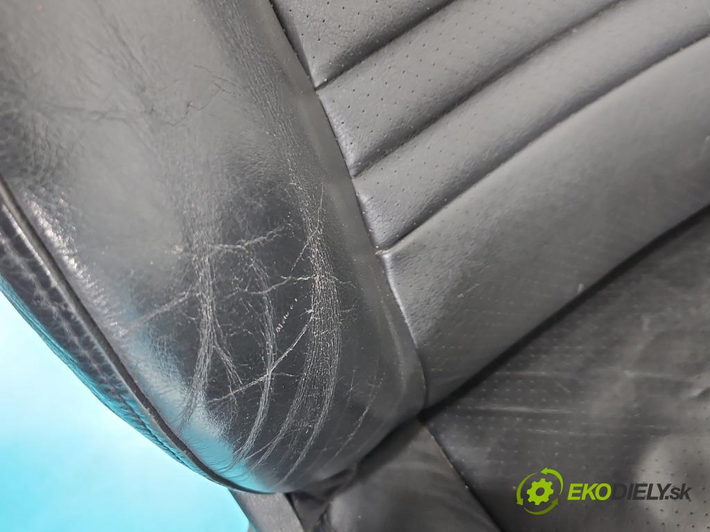 Peugeot 407 3.0 V6 manual 156 kW 2946 cm3 2- Sedačka pravý  (Sedačky, sedadlá)