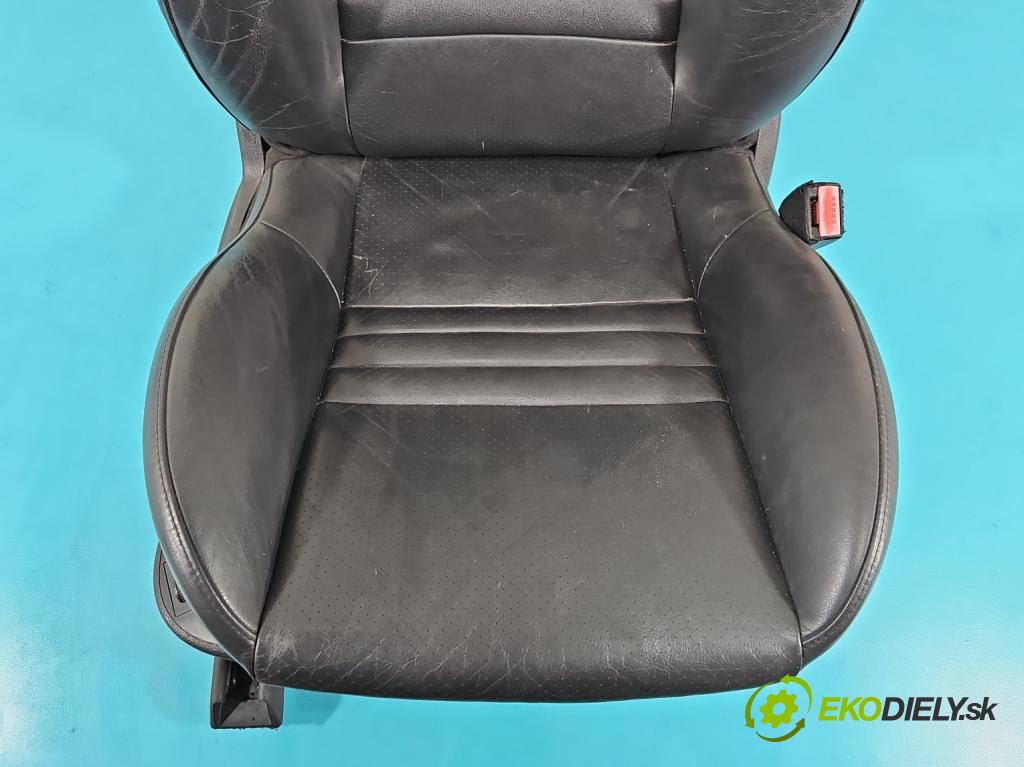 Peugeot 407 3.0 V6 manual 156 kW 2946 cm3 2- Sedačka pravý  (Sedačky, sedadlá)