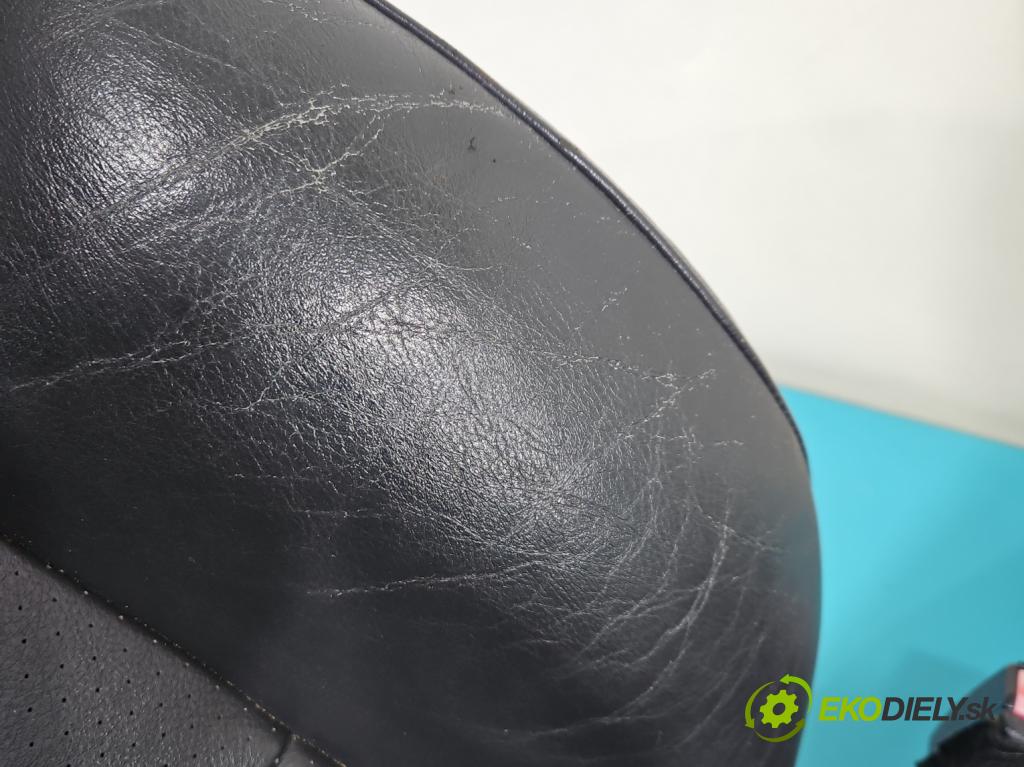 Peugeot 407 3.0 V6 manual 156 kW 2946 cm3 2- Sedačka pravý  (Sedačky, sedadlá)