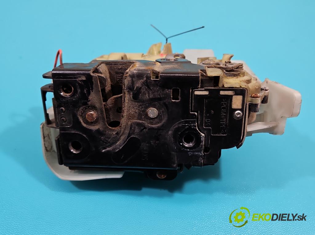 Vw Transporter T5 2003-2015 2.5 tdi 131 hp manual 96 kW 2461 cm3 5- zámek přední pravý 3B1837016CC