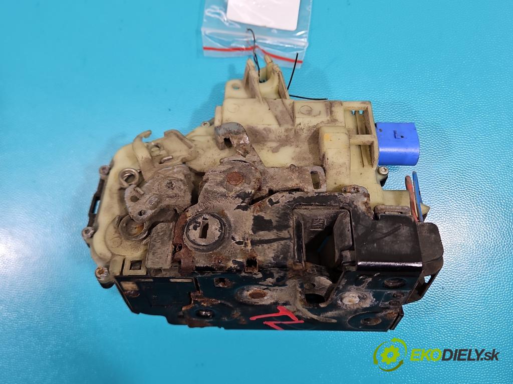 Vw Transporter T5 2003-2015 2.5 tdi 131 hp manual 96 kW 2461 cm3 5- zámek zadní levý 7J7841015C
