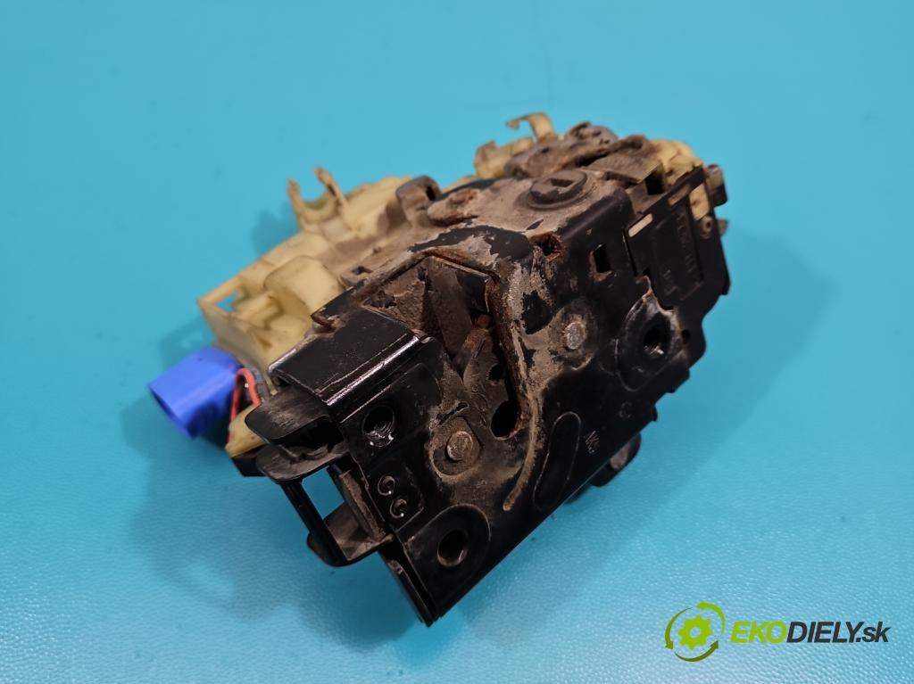 Vw Transporter T5 2003-2015 2.5 tdi 131 hp manual 96 kW 2461 cm3 5- zámek zadní pravý 7J7841016B