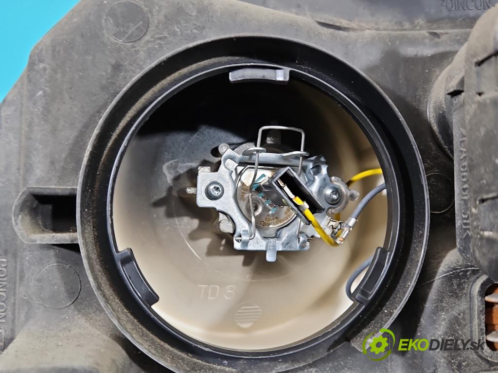 Renault Scenic I 1996-2003 1.6 16V 107 HP manual 79 kW 1598 cm3 5- Reflektor: pravý 7700432097 (Pravé)