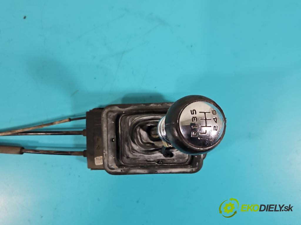 Peugeot 407 3.0 V6 manual 156 kW 2946 cm3 2- Páka: Změny: stupeň,rýchlosť  (Rýchlostná páka (kulisa))