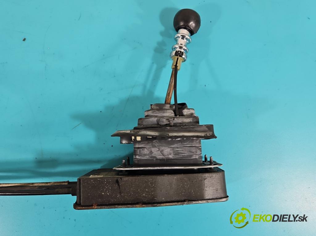 Peugeot 407 3.0 V6 manual 156 kW 2946 cm3 2- Páka: Změny: stupeň,rýchlosť  (Rýchlostná páka (kulisa))