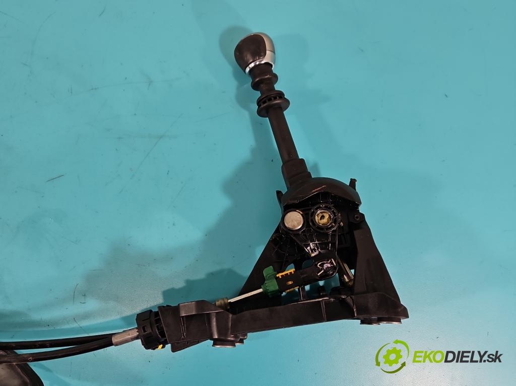 Toyota Avensis III T27 2009-2018 2.0 D4D 143 HP manual 105 kW 1995 cm3 5- Páka: Změny: stupeň,rýchlosť  (Rýchlostná páka (kulisa))