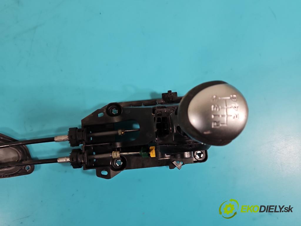 Toyota Avensis III T27 2009-2018 2.0 D4D 143 HP manual 105 kW 1995 cm3 5- Páka: Změny: stupeň,rýchlosť  (Rýchlostná páka (kulisa))