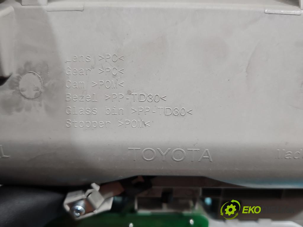 Toyota Avensis III T27 2009-2018 2.0 D4D 143 hp manual 105 kW 1995 cm3 5- světlo interiéru